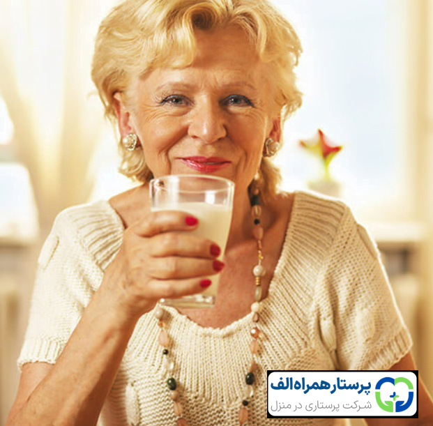 مزایای مصرف شیر طلایی برای سالمندان 29 پرستار همراه الف